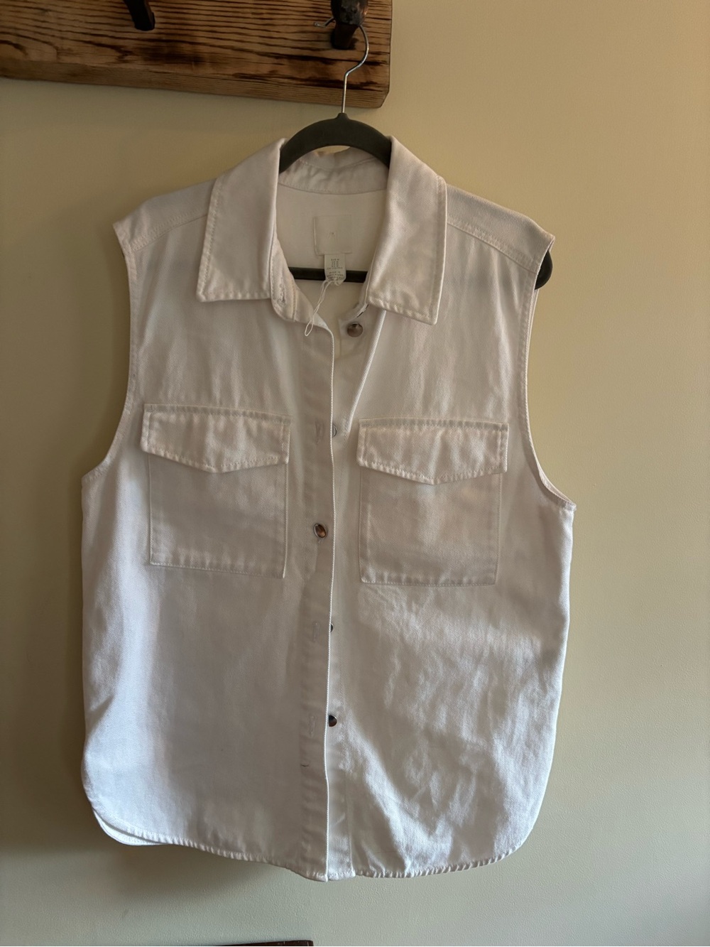 H&M / White Button Down Vest / Oversized